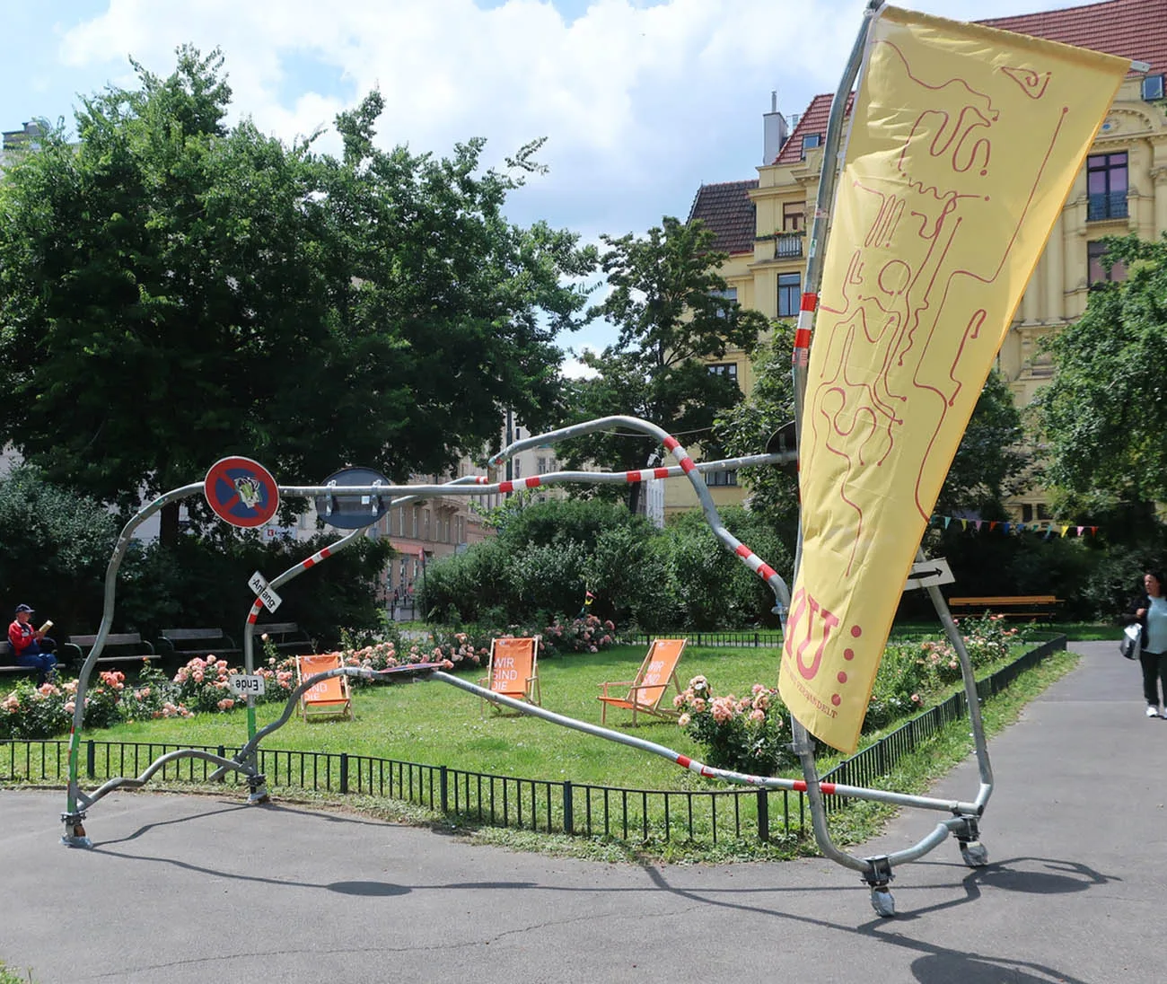 Full view of the bent-pole installation with yellow AU banner, Aumannplatz, Vienna, Ernst Koslitsch