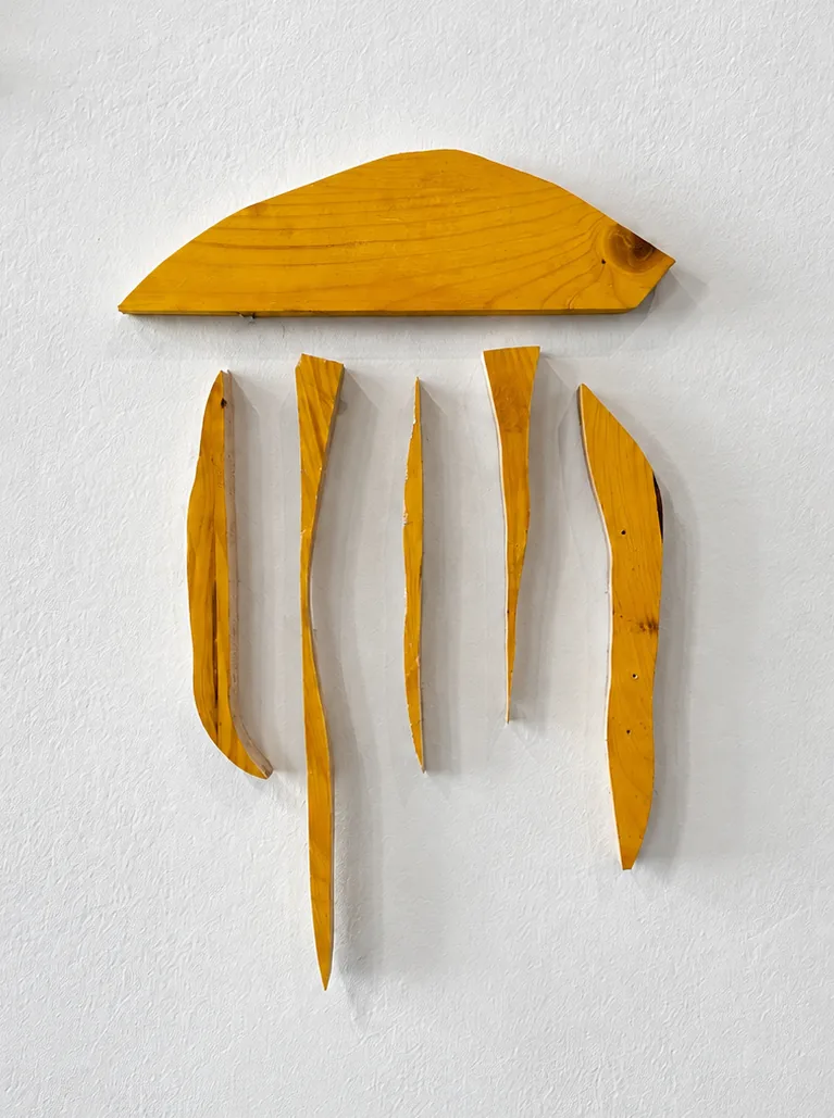UFO, painted wood sculpture, Ernst Koslitsch, Cosmic Trigger – Respawn, Bildraum