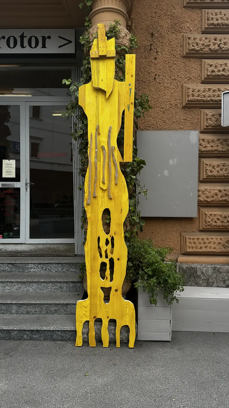 Echo Keepers 1 + 2, yellow formwork panel sculptures at the entrance of rotor, Graz